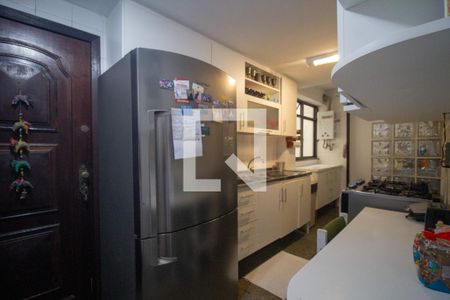 Apartamento para alugar com 190m², 4 quartos e 2 vagas Apartamento para alugar com 190m², 4 quartos e 2 vagasCozinha e Área de Serviço