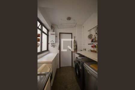 Apartamento para alugar com 190m², 4 quartos e 2 vagas Apartamento para alugar com 190m², 4 quartos e 2 vagasCozinha e Área de Serviço