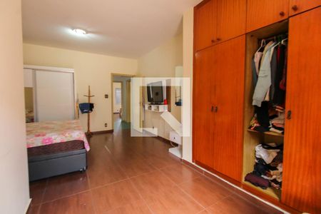 Casa à venda com 256m², 5 quartos e 8 vagas Casa à venda com 256m², 5 quartos e 8 vagasSuíte cs 1