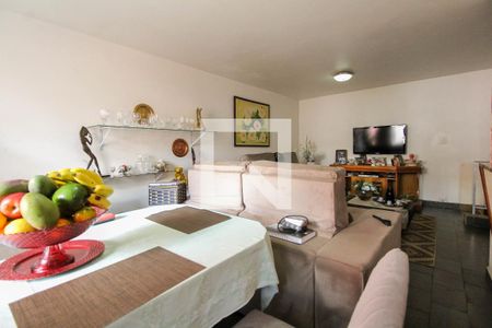 Casa à venda com 256m², 5 quartos e 8 vagas Casa à venda com 256m², 5 quartos e 8 vagasSala Casa 2