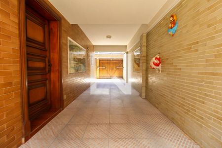 Casa à venda com 256m², 5 quartos e 8 vagas Casa à venda com 256m², 5 quartos e 8 vagasGaragem