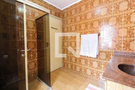 Casa à venda com 256m², 5 quartos e 8 vagas Casa à venda com 256m², 5 quartos e 8 vagasBanheiro cs 1