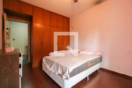 Casa à venda com 256m², 5 quartos e 8 vagas Casa à venda com 256m², 5 quartos e 8 vagasQuarto 3 cs 1