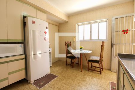 Casa à venda com 256m², 5 quartos e 8 vagas Casa à venda com 256m², 5 quartos e 8 vagasCozinha cs 1