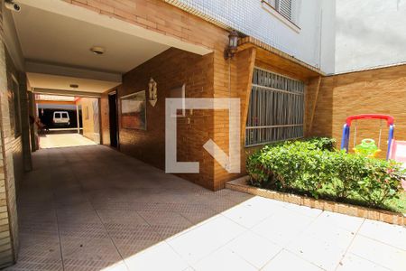 Casa à venda com 256m², 5 quartos e 8 vagas Casa à venda com 256m², 5 quartos e 8 vagasGaragem