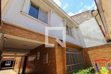 Casa à venda com 256m², 5 quartos e 8 vagas Casa à venda com 256m², 5 quartos e 8 vagasFachada
