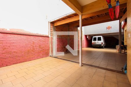 Casa à venda com 256m², 5 quartos e 8 vagas Casa à venda com 256m², 5 quartos e 8 vagasGaragem