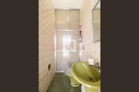 Casa à venda com 256m², 5 quartos e 8 vagas Casa à venda com 256m², 5 quartos e 8 vagasBanheiro de Serviço