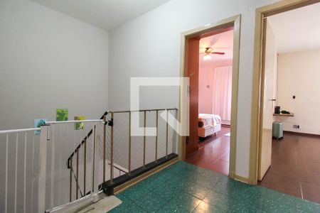 Casa à venda com 256m², 5 quartos e 8 vagas Casa à venda com 256m², 5 quartos e 8 vagasHall cs 1