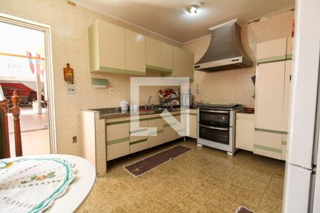 Casa à venda com 256m², 5 quartos e 8 vagas Casa à venda com 256m², 5 quartos e 8 vagasCozinha cs 1