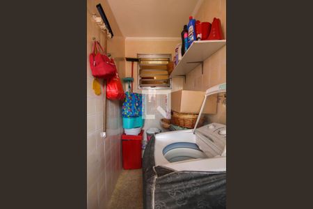 Casa à venda com 256m², 5 quartos e 8 vagas Casa à venda com 256m², 5 quartos e 8 vagasÁrea de Serviço cs 2