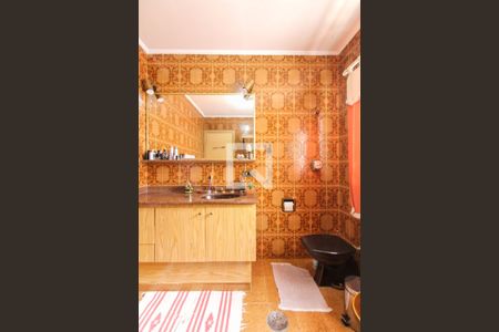 Casa à venda com 256m², 5 quartos e 8 vagas Casa à venda com 256m², 5 quartos e 8 vagasBanheiro cs 1