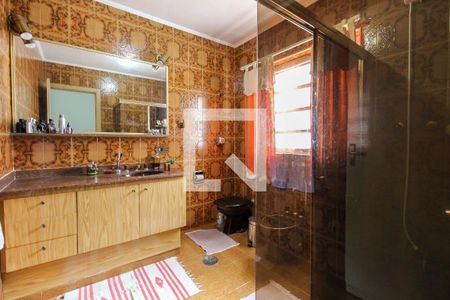 Casa à venda com 256m², 5 quartos e 8 vagas Casa à venda com 256m², 5 quartos e 8 vagasBanheiro cs 1