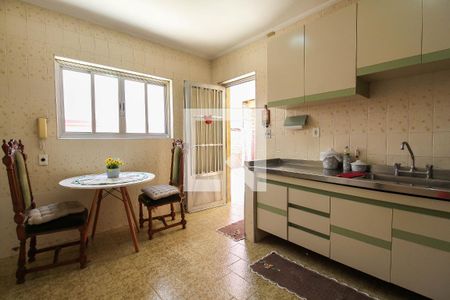 Casa à venda com 256m², 5 quartos e 8 vagas Casa à venda com 256m², 5 quartos e 8 vagasCozinha cs 1