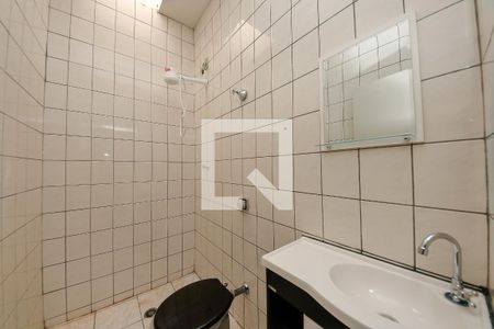 Banheiro de casa para alugar com 1 quarto, 70m² em Jardim Guairaca, São Paulo