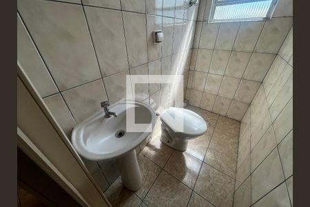 Banheiro 1 de casa para alugar com 2 quartos, 60m² em Vila Roque, São Paulo