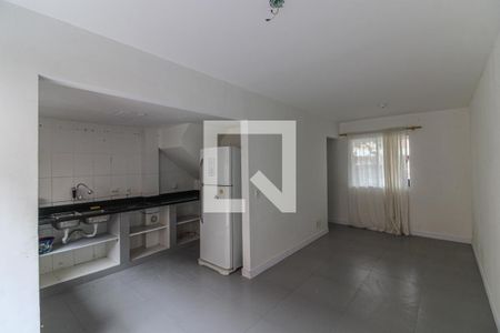 Sala de casa de condomínio para alugar com 3 quartos, 84m² em Vargem Pequena, Rio de Janeiro