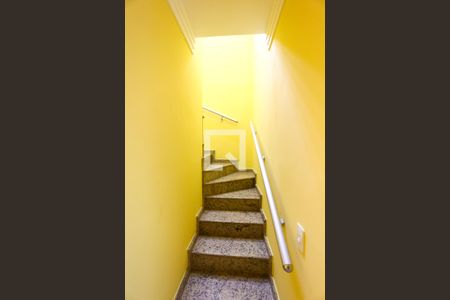 Escada de casa para alugar com 3 quartos, 200m² em Parque Monte Alegre, Taboão da Serra