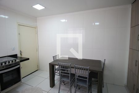 Casa à venda com 331m², 2 quartos e 2 vagasCozinha