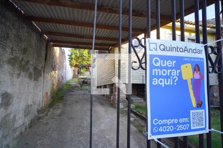 Fachada e plaquinha de casa à venda com 2 quartos, 160m² em Vila Ipiranga, Porto Alegre