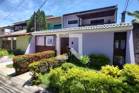 Casa de condomínio à venda com 346m², 3 quartos e 2 vagas Casa de condomínio à venda com 346m², 3 quartos e 2 vagasFachada