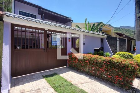 Casa de condomínio à venda com 346m², 3 quartos e 2 vagas Casa de condomínio à venda com 346m², 3 quartos e 2 vagasFachada