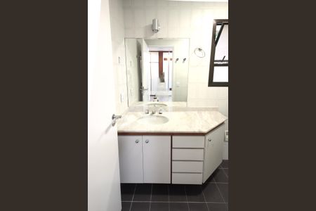Apartamento à venda com 105m², 3 quartos e 2 vagas Apartamento à venda com 105m², 3 quartos e 2 vagasBanheiro da Suíte