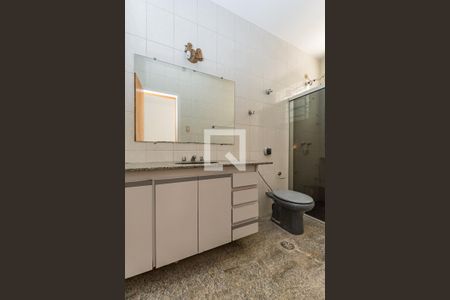 Casa para alugar com 240m², 3 quartos e 4 vagas Casa para alugar com 240m², 3 quartos e 4 vagasBanheiro da Suíte