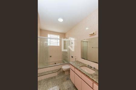 Casa para alugar com 240m², 3 quartos e 4 vagas Casa para alugar com 240m², 3 quartos e 4 vagasBanheiro Social