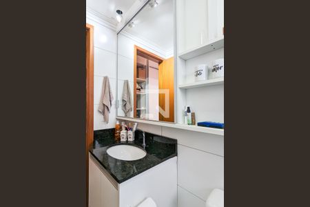 Apartamento à venda com 63m², 2 quartos e 2 vagasBanheiro da suíte