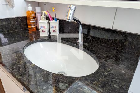 Apartamento à venda com 63m², 2 quartos e 2 vagasBanheiro da suíte