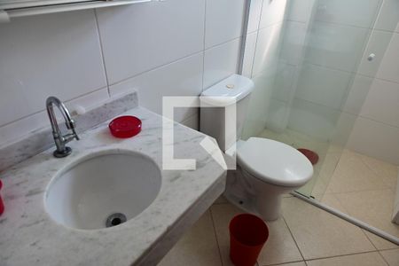 Banheiro suite de apartamento para alugar com 2 quartos, 86m² em Real, Praia Grande