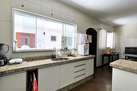 Casa à venda com 278m², 4 quartos e 7 vagasCozinha