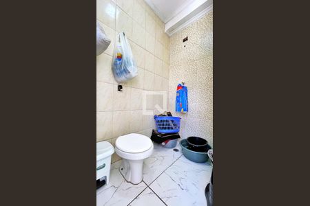 Casa à venda com 278m², 4 quartos e 7 vagasBanheiro de serviço