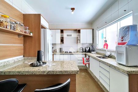 Casa à venda com 278m², 4 quartos e 7 vagasCozinha