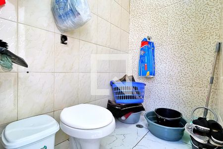 Casa à venda com 278m², 4 quartos e 7 vagasBanheiro de serviço