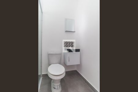 Banheiro de kitnet/studio para alugar com 1 quarto, 20m² em Jardim Cecilia, Mogi das Cruzes