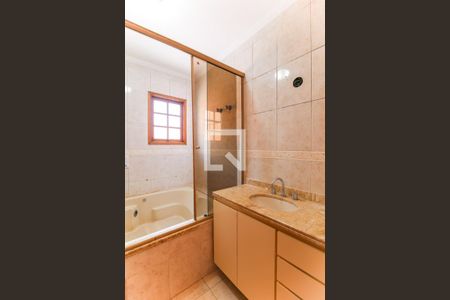 Casa à venda com 160m², 3 quartos e 4 vagas Casa à venda com 160m², 3 quartos e 4 vagasBanheiro da Suíte 1