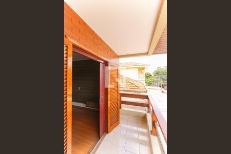 Casa à venda com 160m², 3 quartos e 4 vagas Casa à venda com 160m², 3 quartos e 4 vagasVaranda