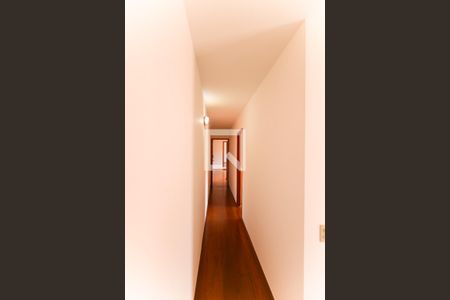 Casa à venda com 160m², 3 quartos e 4 vagas Casa à venda com 160m², 3 quartos e 4 vagasCorredor