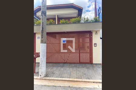 Casa à venda com 160m², 3 quartos e 4 vagas Casa à venda com 160m², 3 quartos e 4 vagasFachada