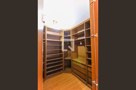 Casa à venda com 160m², 3 quartos e 4 vagas Casa à venda com 160m², 3 quartos e 4 vagasCloset da suíte