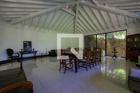 Sala de casa de condomínio para alugar com 5 quartos, 1000m² em Itanhangá, Rio de Janeiro