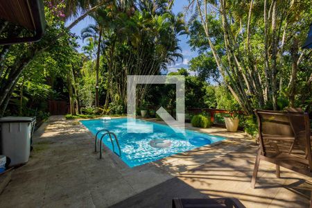 Casa de condomínio à venda com 1000m², 5 quartos e 5 vagasQuintal