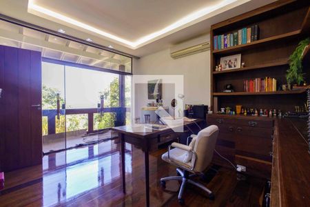 Casa de condomínio à venda com 1000m², 5 quartos e 5 vagasEscritório