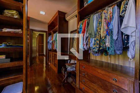 Casa de condomínio à venda com 1000m², 5 quartos e 5 vagasCloset Suíte 1