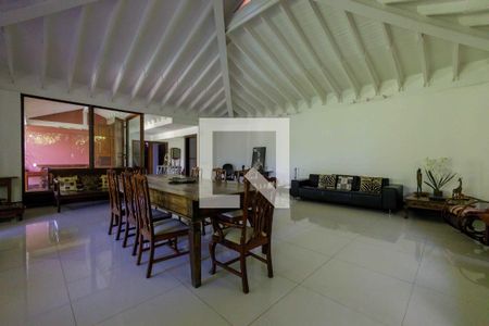 Sala de casa de condomínio para alugar com 5 quartos, 1000m² em Itanhangá, Rio de Janeiro