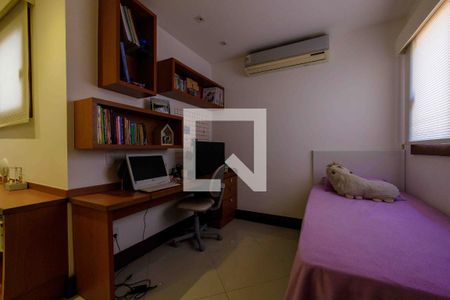 Casa de condomínio à venda com 1000m², 5 quartos e 5 vagasSuíte 4