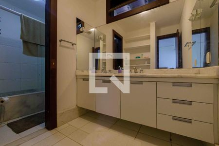 Casa de condomínio à venda com 1000m², 5 quartos e 5 vagasBanheiro Suíte 2