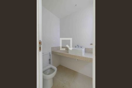 Apartamento à venda com 330m², 4 quartos e 4 vagasBanheiro da Suíte 4